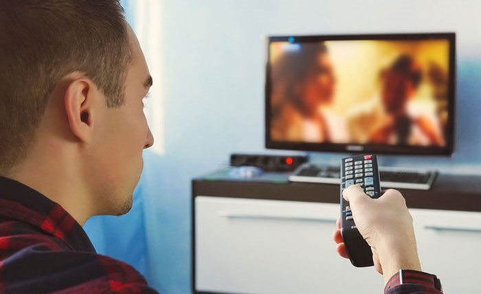 8 علت قطع شدن صدای تلویزیون + راه حل