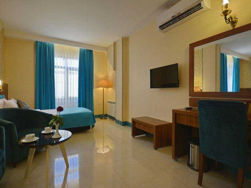 هتل ارگ شیراز در خیابان تختی واقع شده