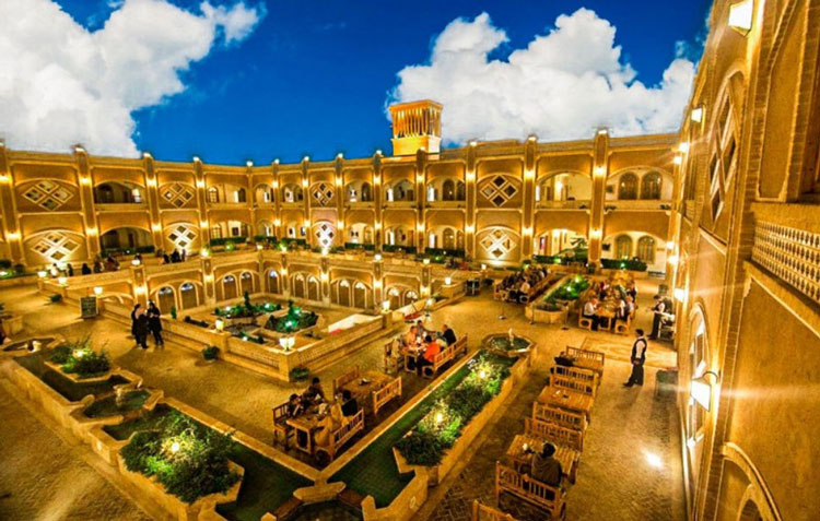 کافه بام های یزد | یوتراوز