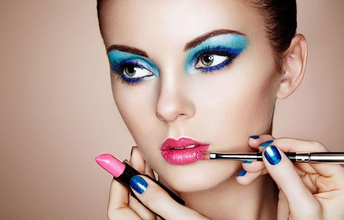 دوره آموزش گریم و میکاپ صورت در آموزشگاه ماهدیس