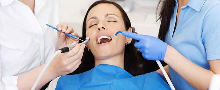 جای خالی دندان آسیب دیده شما چگونه پر می‌شود؟