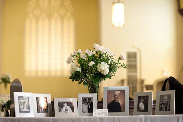 تزیین میز خاطره؛ با استفاده از رومیزی براساس سبک دکوراسیون خانه