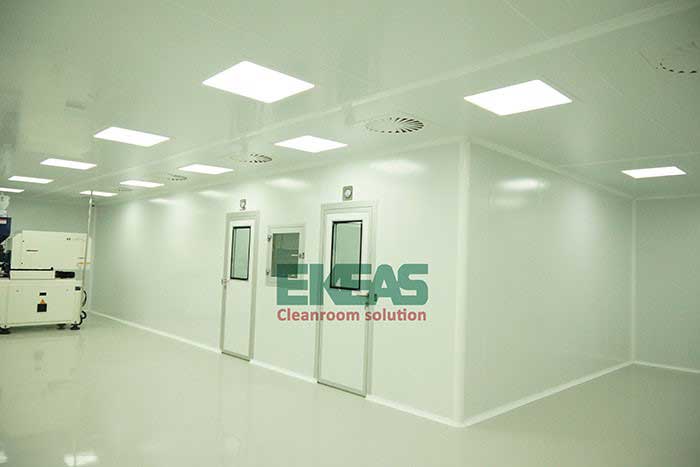 باید هوایی که از بیرون وارد اتاق تمیز میشود، فیلتر شود