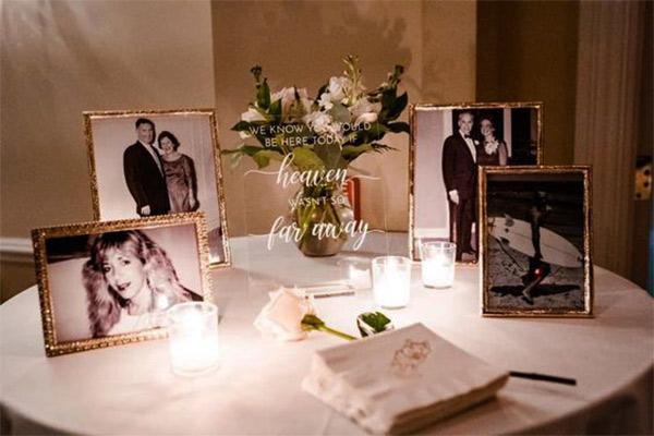 کتابهای دکوراتیو؛ یکی از المانهای جذاب برای دکور میز خاطره