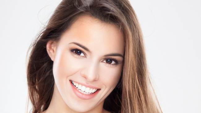 ایمپلنت دندان چقدر زمان میبرد؟ از جراحی تا روکش