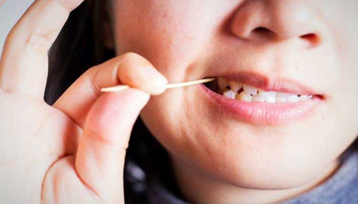 ضررهای استفاده از خلال دندان