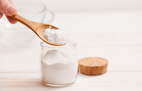 جوش شیرین برای درمان موکوسل دهان و لب مفید است