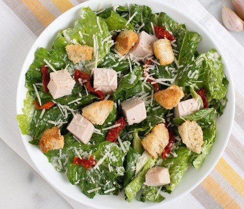 چطور "سالاد سزار" درست کنم؟ + مواد لازم برای ۴ نفر + انواع سالاد