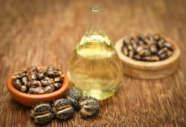 روغن کرچک برای رفع ترک های پوستی