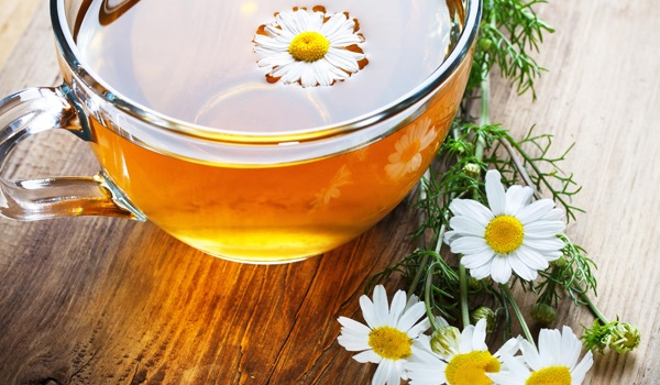 چای بابونه برای درمان خارش و قرمزی جای نیش پشه