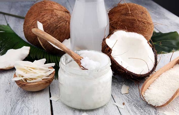 روغن نارگیل برای رفع جوش های پشت و شانه