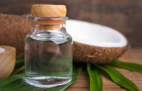 درمان خال با استفاده از روغن نارگیل