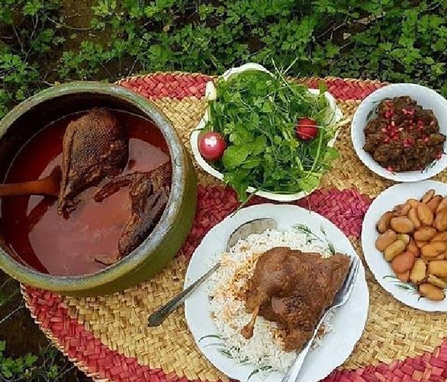 چطور "خورش فسنجان" جا افتاده و اصیل شمالی درست کنم؟ خورشت فسنجون