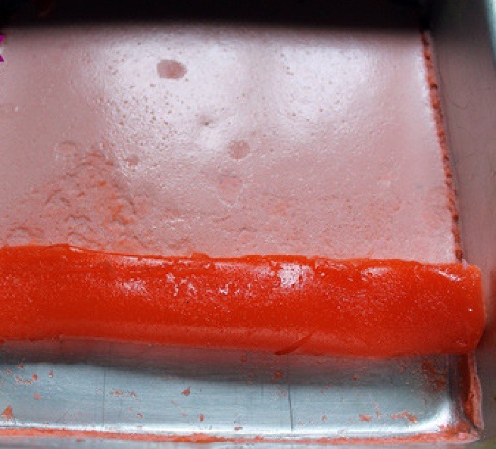 طرز تهیه ژله رولتی در منزل,خواص ژله برای سلامتی بدن,طرز تهیه ژله رولی با بستنی