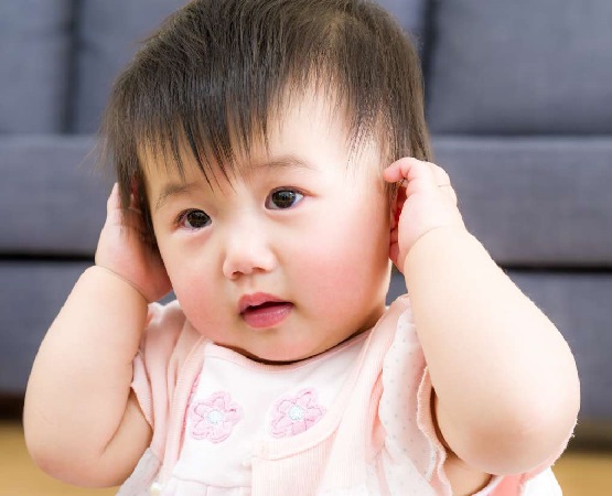 علائم عفونت گوش و روشهای خانگی درمان عفونت گوش میانی کودک