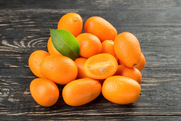 فواید غذایی و درمانی کامکوات + جدول ارزش غذایی