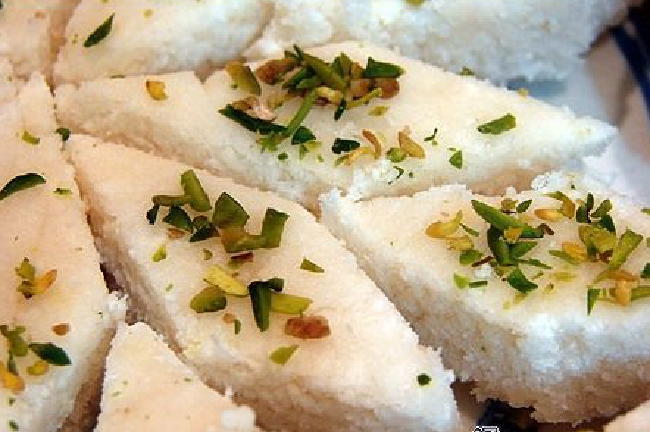 ساده ترین روش "طرز تهیه شیرینی لوز نارگیل" مخصوص عید نوروز