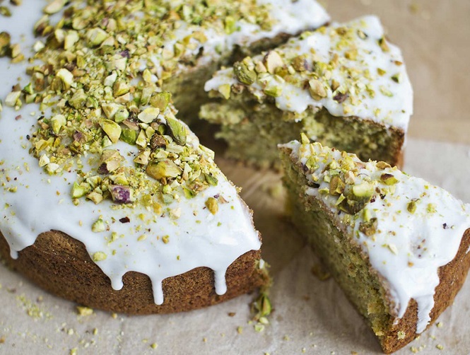 مواد لازم و طرز تهیه "کیک پسته ای" + خواص و مضرات پسته