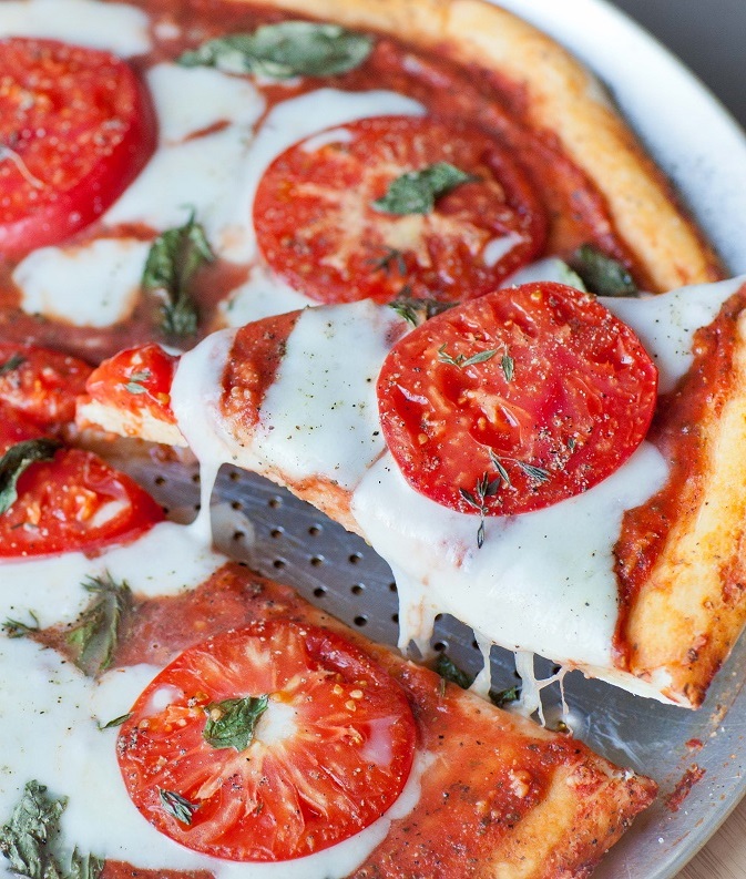 چطور "پیتزا مارگاریتا" ایتالیایی اصل درست کنم؟ برای 4 نفر