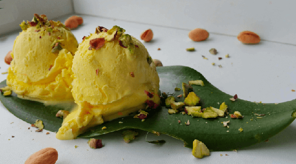 چطور بستنی سنتی زعفرانی درست کنم؟ + مواد لازم برای 4 نفر