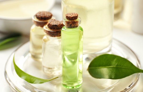 روغن درخت چای برای درمان تب خال