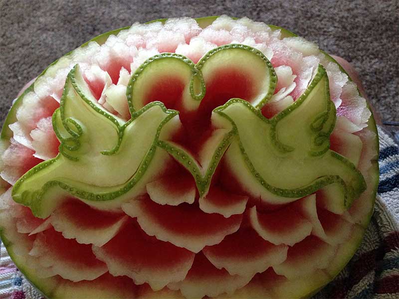 "فیلمِ تزیین هندوانه شب یلدا" به شکل قو-بسیار ساده-زیبا-مجلسی-عکس تزیین