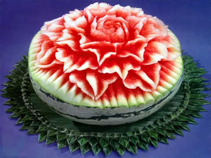 مدل های برش زدن هندوانه به شکل شیک و محلسی- ایده خلاقانه و فانتزی تزیین هندوانه شب یلدا