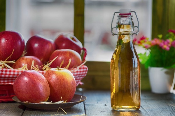 سرکه سیب طبیعی برای رفع ترک پا