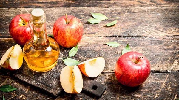 سرکه سیب طبیعی برای رفع جوش های پشت و شانه