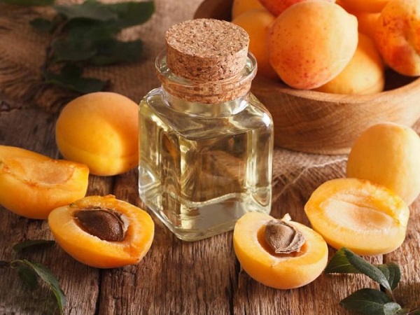 روغن کاکائو + روغن هسته زردآلو برای رفع ترک های پوستی