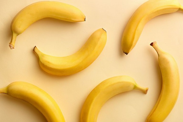 خاصیت پوست موز برای از بین بردن خال