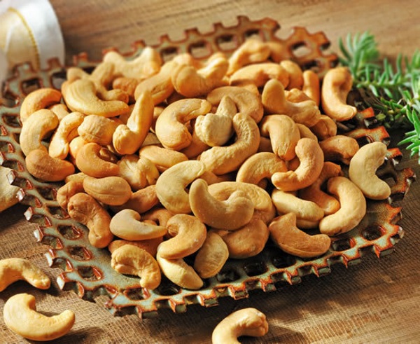 مصرف بادام هندی برای جلوگیری از سردردهای میگرنی مفید است