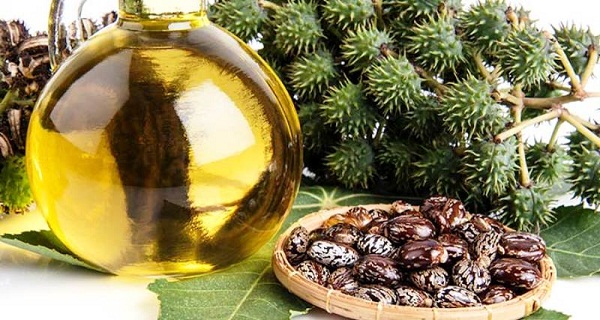 روغن کرچک به رفع خال ها ، قارچ ناخن و کیست ها کمک می کند
