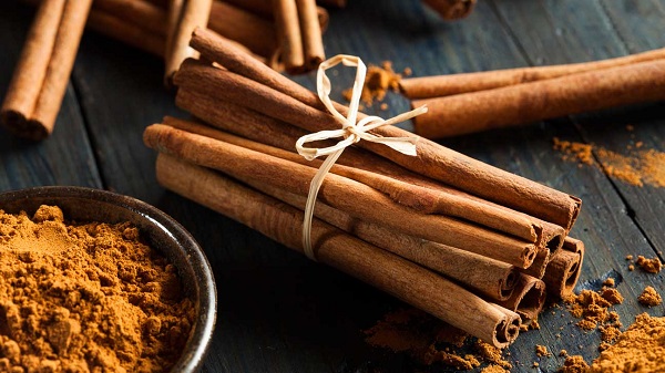 درمان میلیا یا نقاط سفید زیر پوستی با 14 روش گیاهی در خانه