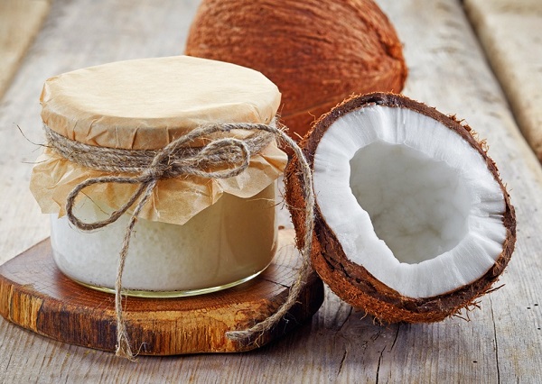 روغن نارگیل برای درمان ترک پا