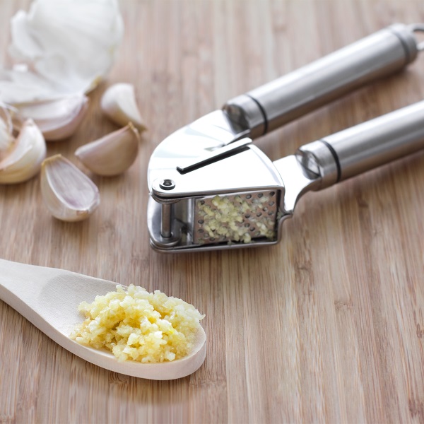 استفاده از سیر برای درمان مولوسکوم