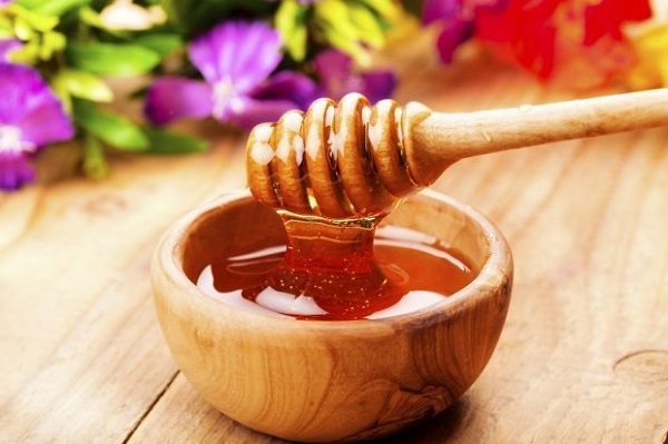 عسل طبیعی و روغن درخت چای برای درمان موکوسل