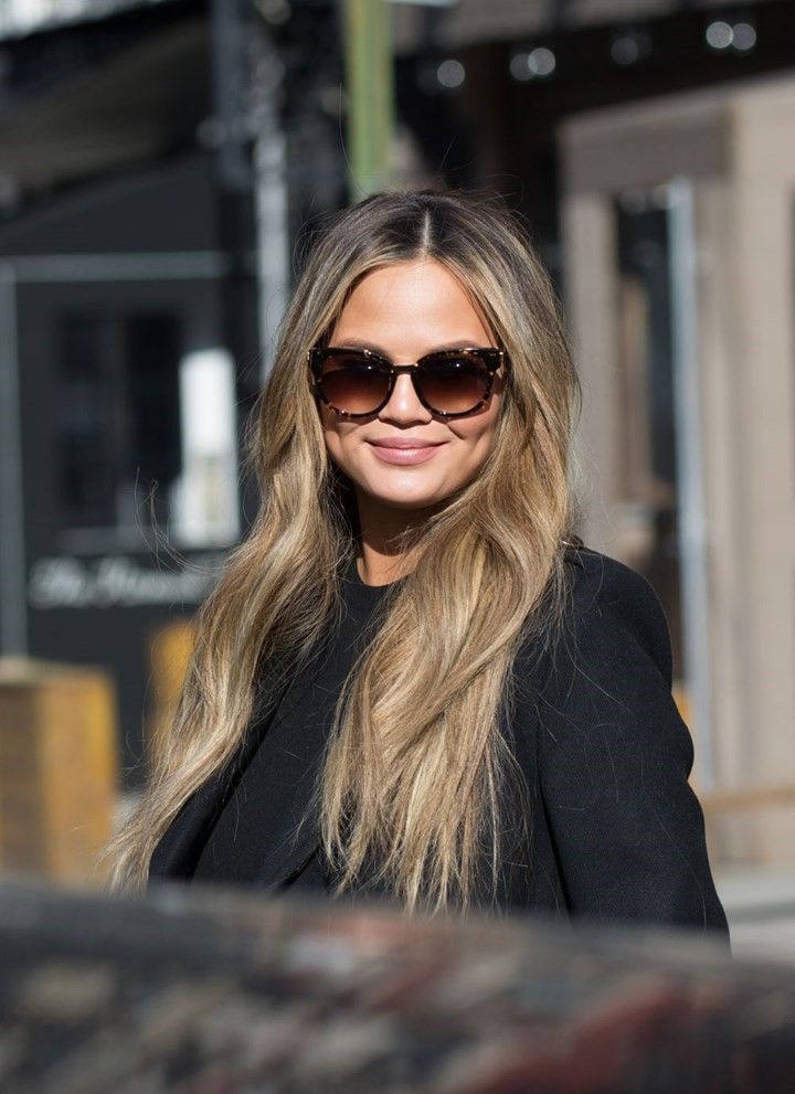 مناسب‌ترین عینک آفتابی زنانه برای صورت گرد چیست؟