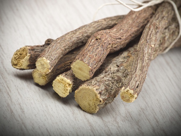 ریشه شیرین بیان - درمان خانگی موکوسل لب