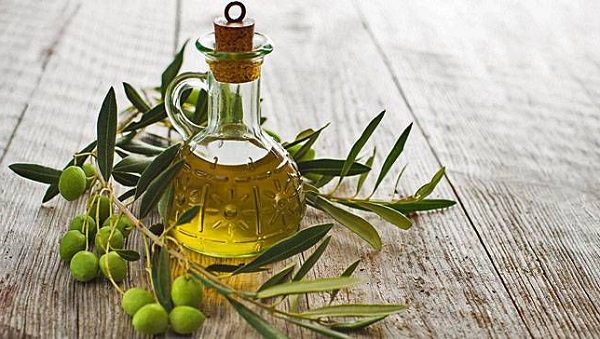 روغن زیتون برای رفع ترک های پوستی