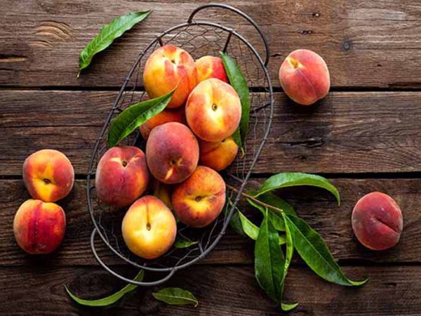 فواید و خواص درمانی هلو + جدول ارزش غذایی