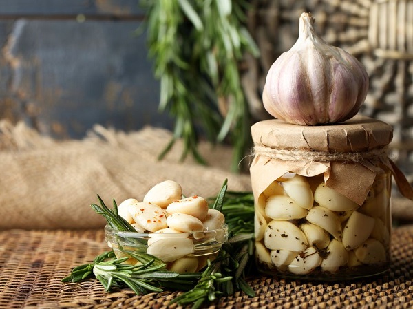 فواید ، خواص و مضرات سیر + جدول ارزش غذایی