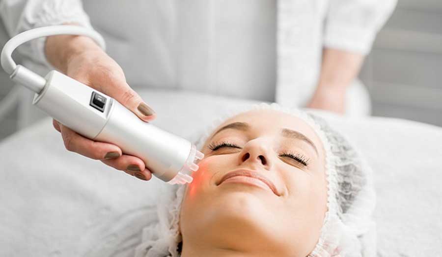 جوانسازی پوست با آر اف تراپی