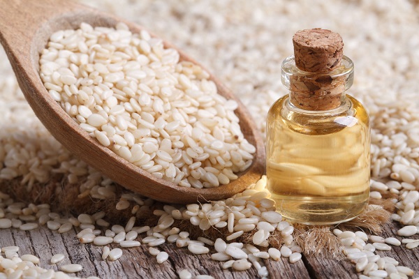  روغن کنجد برای درمان ترک پا