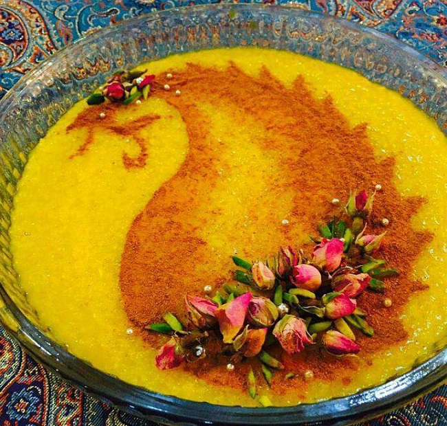 تزیین شله زرد,تزیین شله زرد با گل محمدی,تزیین شله زرد با دارچین 1