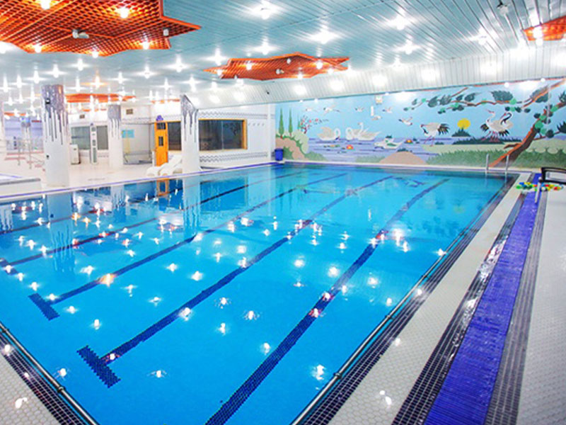 برنامه&zwnj;های تابستانی و تخفیف&zwnj;های ویژه در استخر موج طلایی