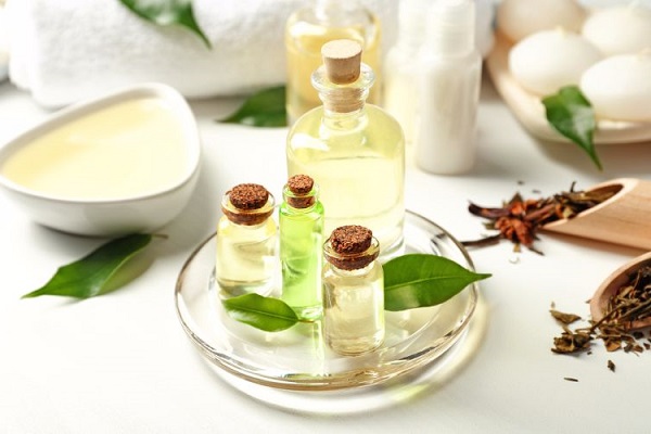 روغن درخت چای برای از بین بردن بوی بد پا