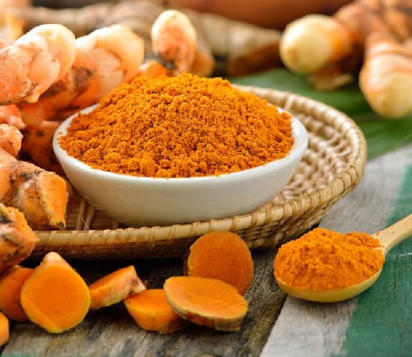 زردچوبه برای رفع ترک های پوستی