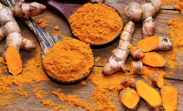  استفاده از زردچوبه و قرص ویتامین C برای از بین بردن خال