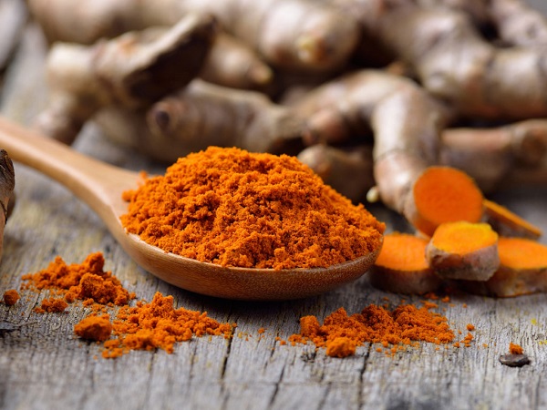 زردچوبه و تاثیر آن در درمان موکوسل لب و دهان